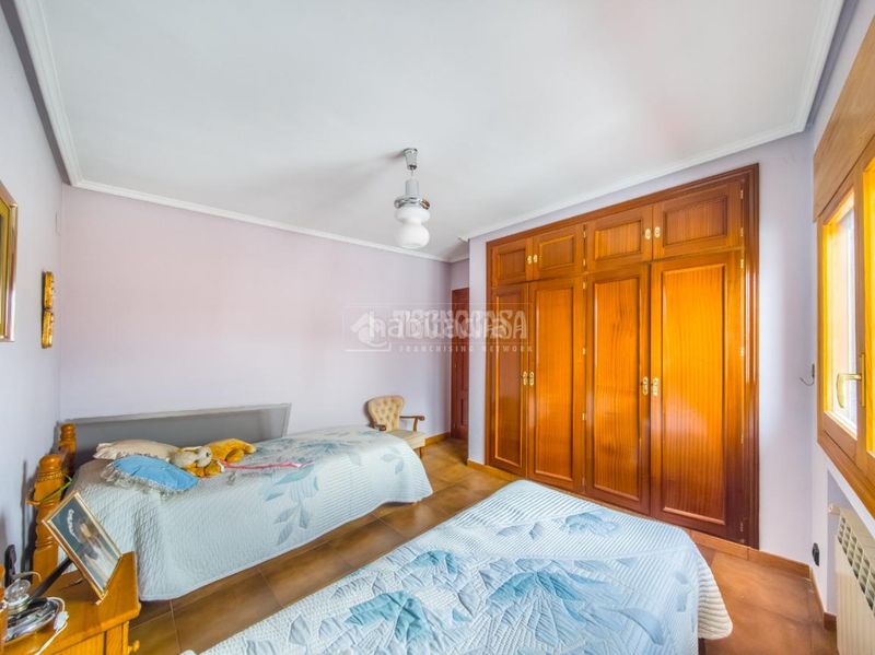 Foto db086ea8-1898-415c-964c-96eb72c93cdc. Casa aparellada amb aparcament a Campo Real