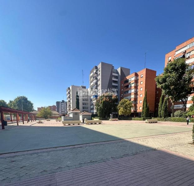 Foto f1b9380e-a7c6-4c4b-99dd-8940c1f2395b. Aparcament cotxe a El Arroyo-La Fuente Fuenlabrada