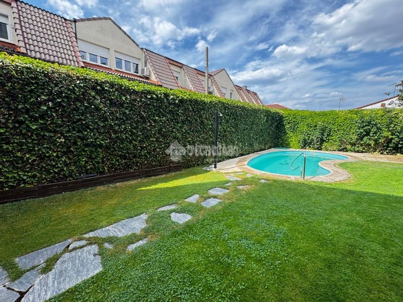 Foto 7100daa7-ce99-4927-9ff8-8a0596bd14d8. Casa aparellada amb calefacció aparcament a Pedrezuela