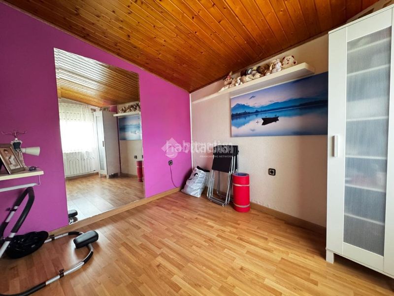 Foto 960f39fc-fb8f-4e12-94bf-3d23903ba442. Casa aparellada amb calefacció aparcament a Pedrezuela