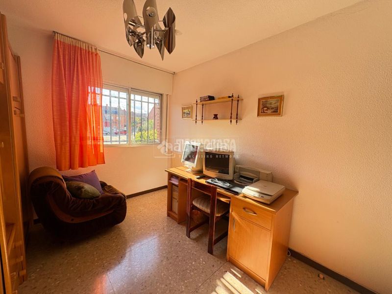 Foto 222c22ab-6419-45be-b1cb-9eeeca3edfd8. Casa aparellada amb aparcament a Sector 3 Getafe