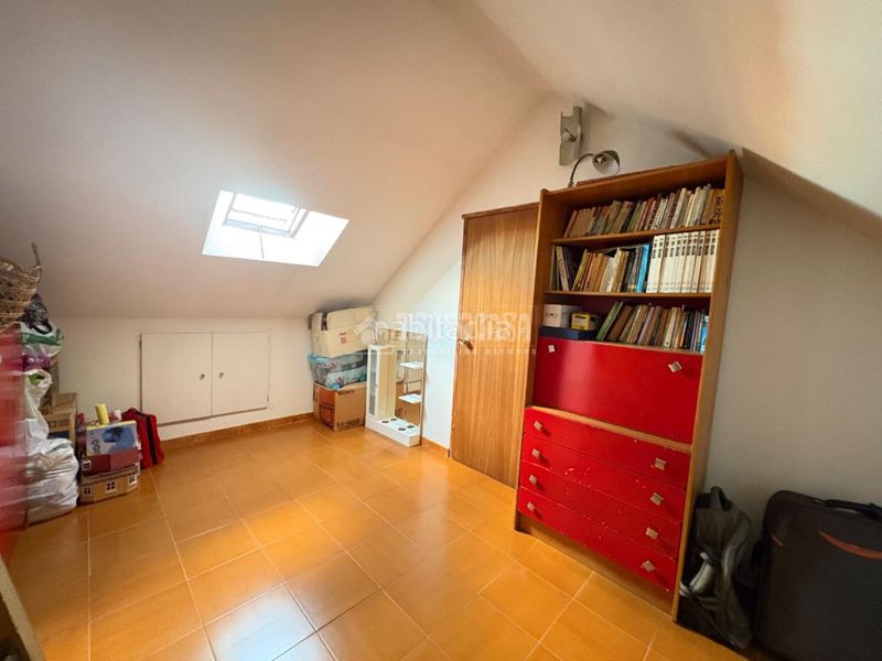 Foto 261ec70a-6a14-42aa-ae5b-a862e36ed53f. Casa aparellada amb aparcament a Sector 3 Getafe