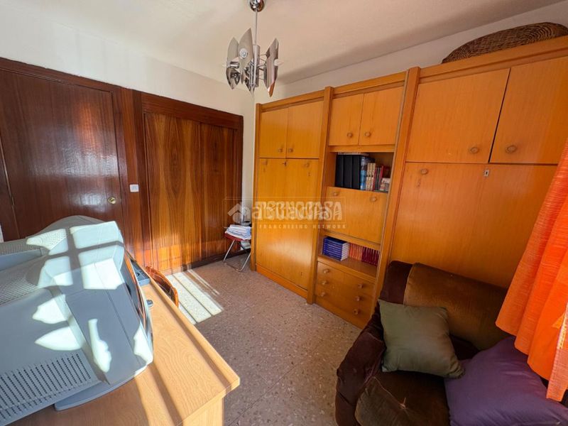 Foto 3479f994-394e-47ea-a47d-4a9248e2d504. Casa aparellada amb aparcament a Sector 3 Getafe