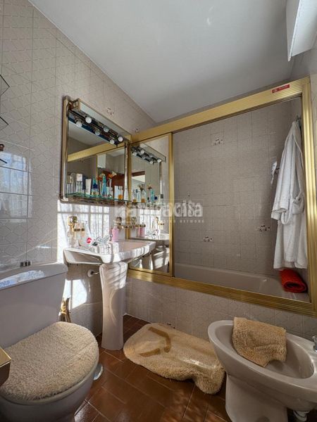 Foto 5c4e0896-16c6-4709-af59-64285b6e3a6c. Casa aparellada amb aparcament a Sector 3 Getafe