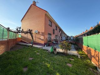 Casa bifamiliare in Sector 3. Casa en venta en getafe