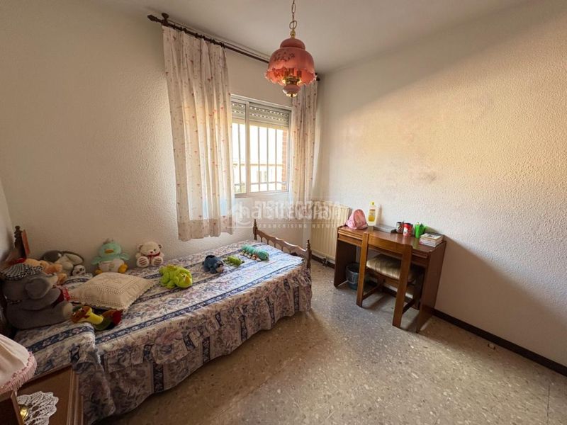 Foto 695ffb64-58be-4f88-baa0-111ca780e51e. Casa aparellada amb aparcament a Sector 3 Getafe