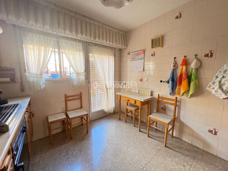 Foto 98c7d3f2-7d95-4eb8-bd03-66c1d7bbb2c5. Casa aparellada amb aparcament a Sector 3 Getafe