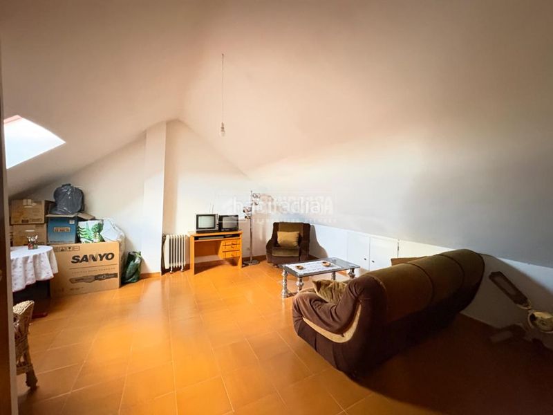 Foto d8a6177a-8040-42be-8135-65166dec3f89. Casa aparellada amb aparcament a Sector 3 Getafe