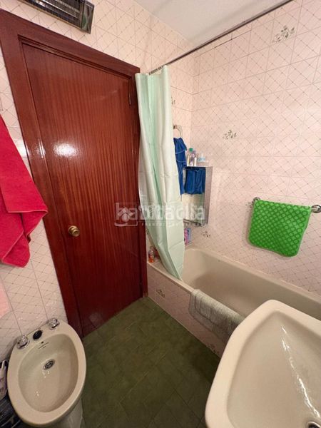 Foto d96bb8ab-d347-4d43-8e4a-144ae404c590. Casa aparellada amb aparcament a Sector 3 Getafe