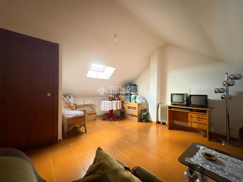 Foto edd47f5a-f922-456e-be07-ddbd06ea61b8. Casa aparellada amb aparcament a Sector 3 Getafe