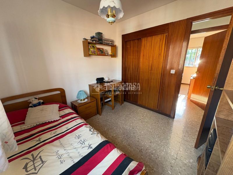 Foto fb310cac-2641-4ef8-99d4-ea3b2e5175a8. Casa aparellada amb aparcament a Sector 3 Getafe