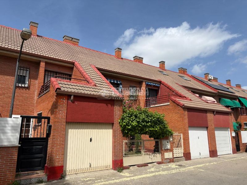 Foto 966ce7af-18a4-42ac-a123-104e1cce4ae0. Casa aparellada amb calefacció aparcament a Sector 3 Getafe