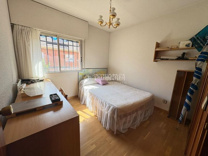 Foto bf0d2f60-f952-49eb-8340-11451d8bd30a. Casa aparellada amb calefacció aparcament a Sector 3 Getafe