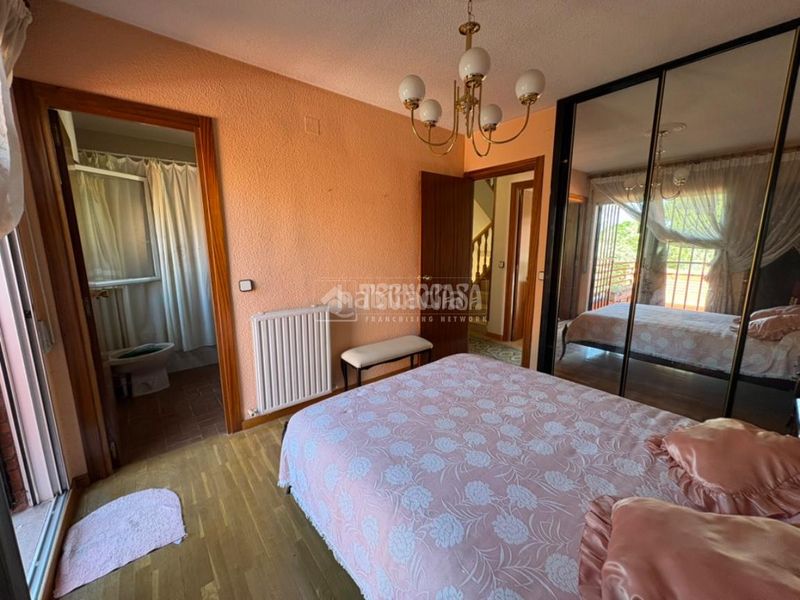 Foto efa0e638-91ab-4d54-9f24-d6c523f4093e. Casa aparellada amb calefacció aparcament a Sector 3 Getafe