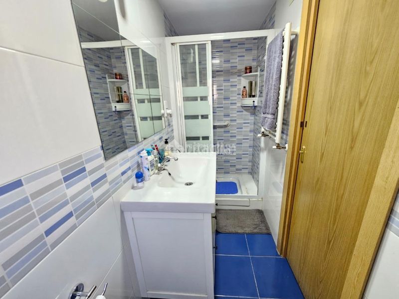 Foto 014e98cc-bdfc-42a6-8bdd-0fbed416e14f. Casa aparellada amb calefacció a San Isidro Madrid