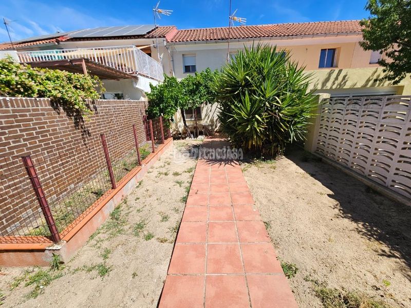 Foto 53884097-d6c3-42e7-bafb-6820b5a09a27. Casa aparellada amb calefacció a San Isidro Madrid