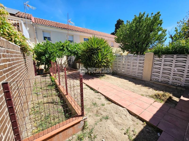 Foto 75a6eacc-181a-41ea-9514-a75a036a4b64. Casa aparellada amb calefacció a San Isidro Madrid
