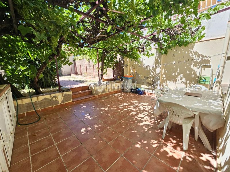 Foto 80a1390e-2f0a-4879-a855-6e97384d9430. Casa aparellada amb calefacció a San Isidro Madrid