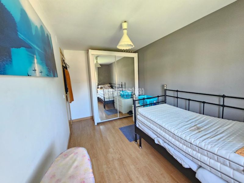 Foto b92303fb-32fc-4ca7-8a8c-51277f251d2c. Casa aparellada amb calefacció a San Isidro Madrid