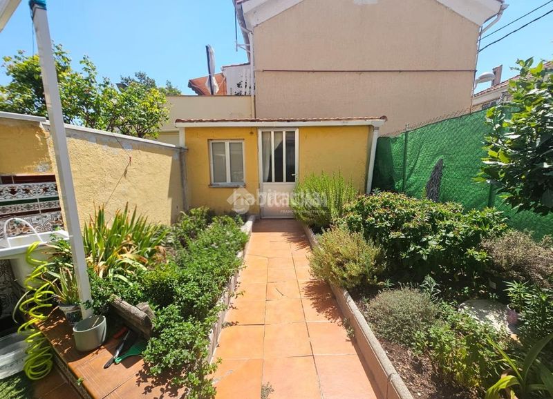 Foto afb5f1d6-260e-4aa9-813d-a185d522c463. Casa aparellada amb calefacció a San Isidro Madrid