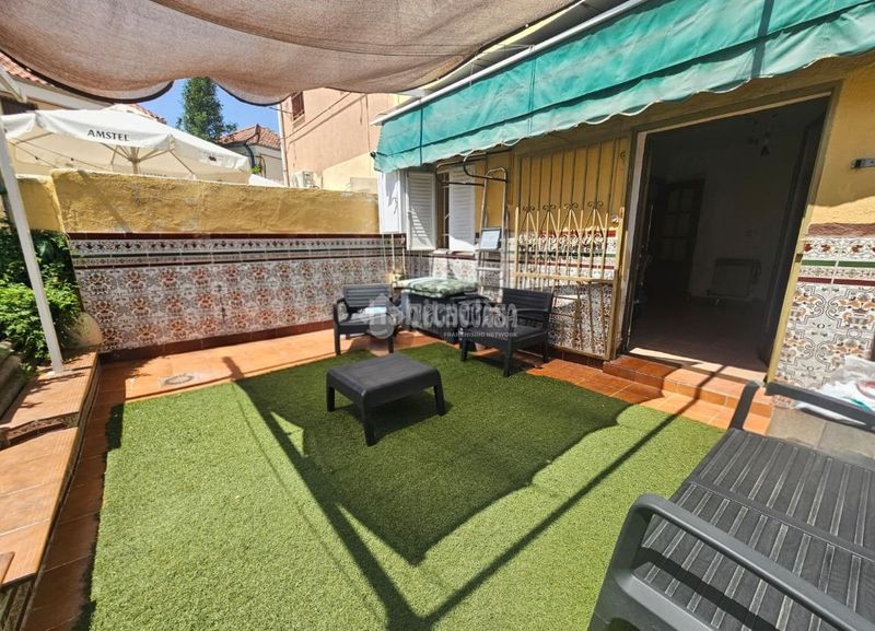 Foto c7201d07-2c7a-4347-ab65-13270c635f7e. Casa aparellada amb calefacció a San Isidro Madrid