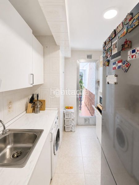 Foto e93de12a-45e9-4af3-9a1b-fdd0d494f1d4. Pis amb calefacció terrassa a Puerta Bonita Madrid