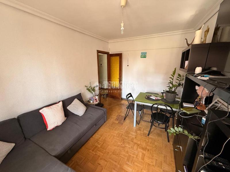 Foto 4b3c8451-b952-4dd3-b83b-37e196813aab. Piso  en venta en Aluche Madrid