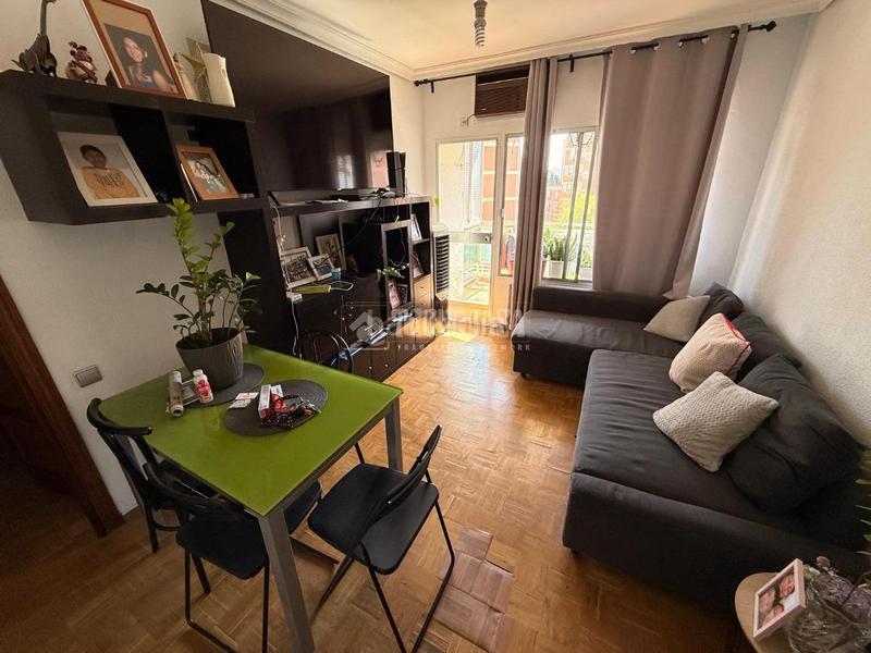 Foto a1261388-ae75-4303-ae80-a9b241a6de3d. Piso  en venta en Aluche Madrid
