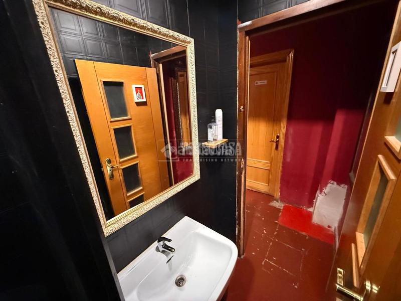Foto 3607bbd5-b432-4037-b610-d8395c620112. Local comercial a Aluche Madrid