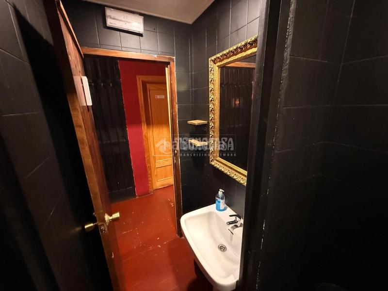 Foto d76667fb-b522-4aa9-b825-511336e05ceb. Local comercial a Aluche Madrid