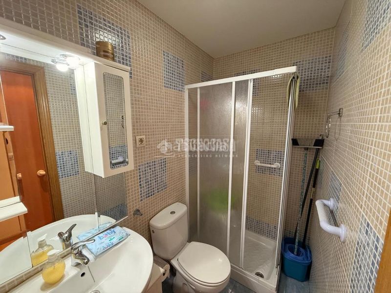 Foto f7fcb6f6-3d0b-4591-b152-d1ddd0a2c300. Estudi a Aluche Madrid