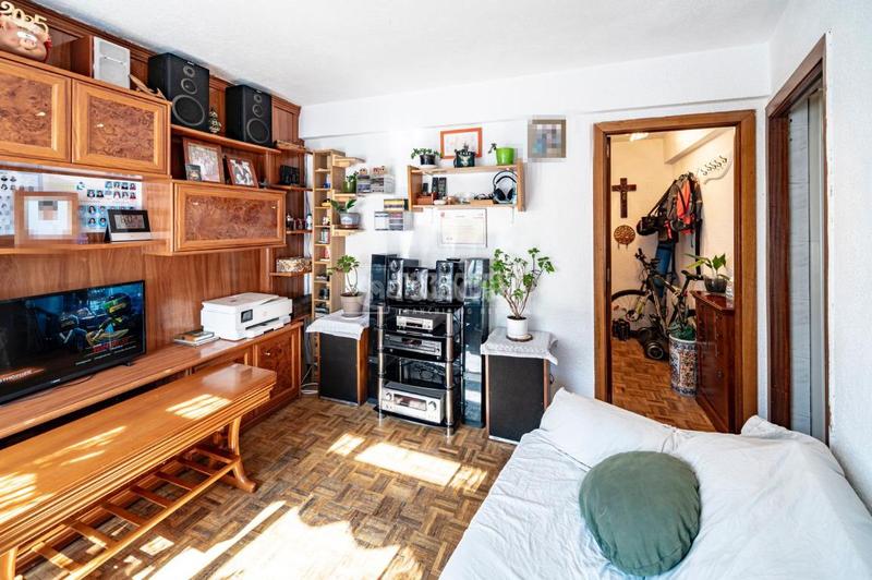 Foto bde8e6c6-18f5-4860-985f-e38c853ea7aa. Pis a Valdeacederas Madrid