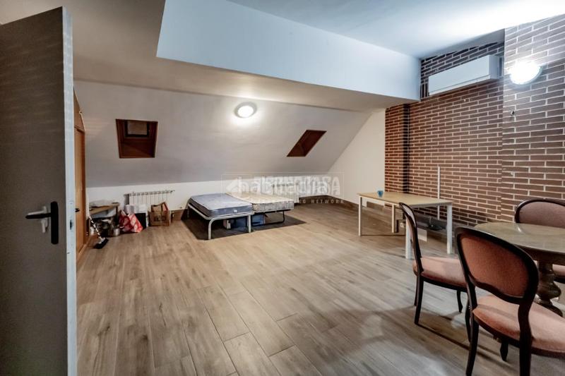 Foto 436047f1-e7c2-4a57-b515-5124070ec1a1. Dúplex piso en venta en Berruguete Madrid