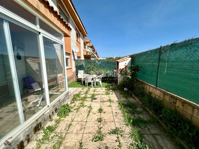 Foto 1a42c2fe-1b9f-4f03-b76b-ef041fc79402. Casa aparellada amb calefacció aparcament a Fontanar