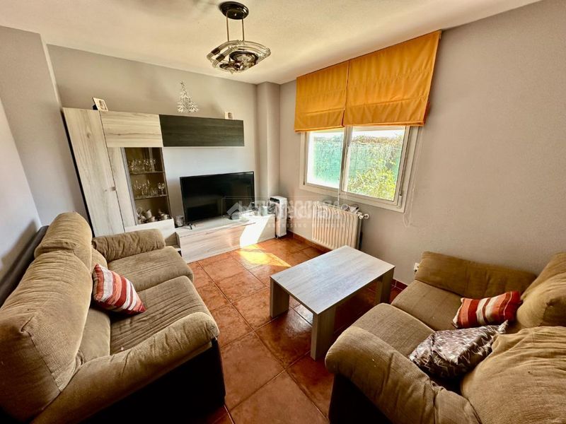 Foto 608dccc4-c552-423c-948a-013d68d0d9fd. Casa aparellada amb calefacció aparcament a Fontanar