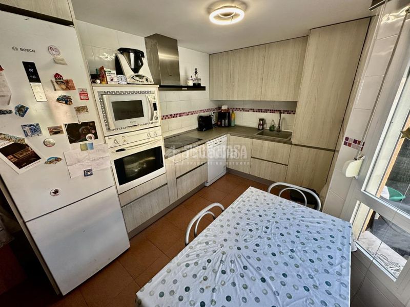 Foto 62026199-b8d8-436d-a5ef-cf80218c62cb. Casa aparellada amb calefacció aparcament a Fontanar