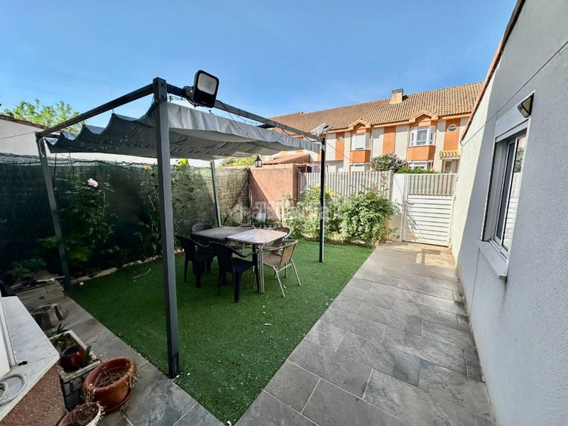 Foto 81a67e4e-8e88-45e4-b976-608311791cbb. Casa aparellada amb calefacció aparcament a Fontanar