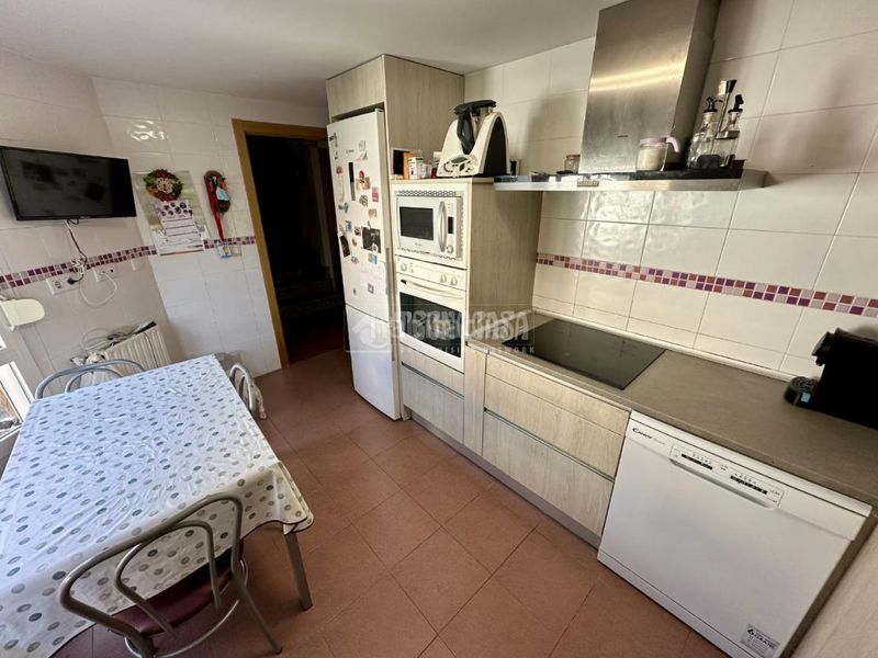 Foto 8516fb35-1b8b-4ffd-8aed-c1d2f2d13aea. Casa aparellada amb calefacció aparcament a Fontanar