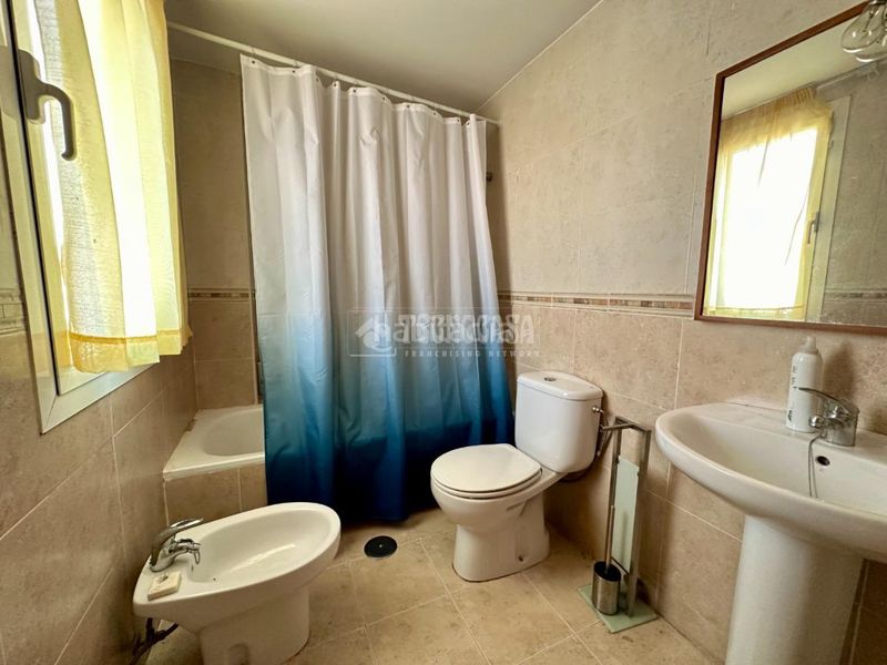 Foto 92a81ec5-b86d-43fe-971d-847bf9ec5a24. Casa aparellada amb calefacció aparcament a Fontanar