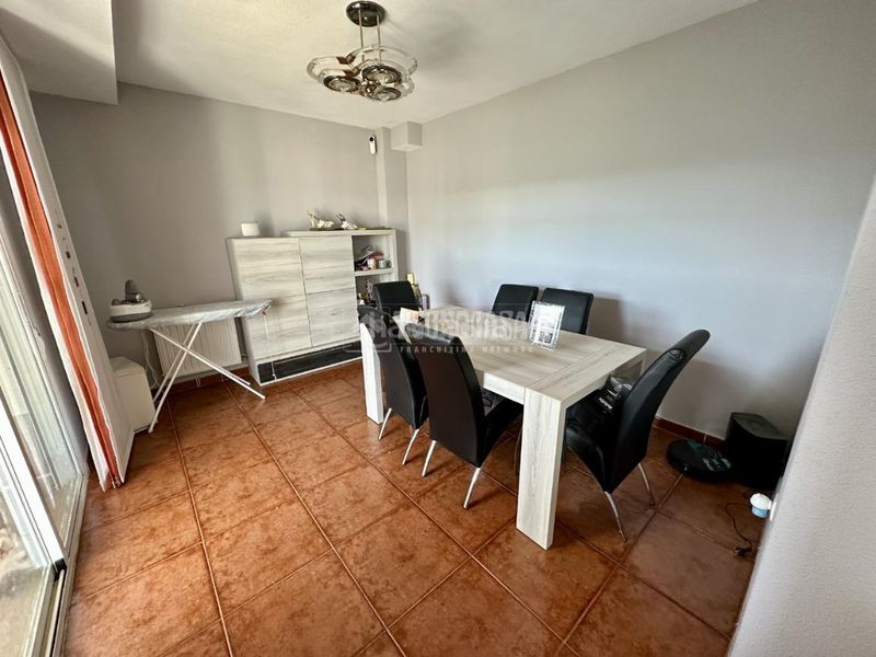 Foto b261592c-48da-4b5a-9d20-2a10989c1199. Casa aparellada amb calefacció aparcament a Fontanar