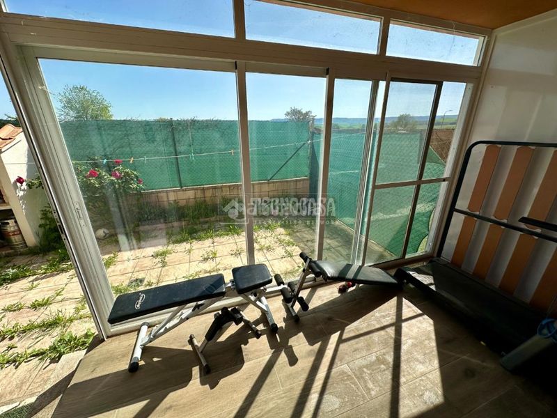 Foto b6dc1b2e-6f5b-4c2e-8402-4b08f67cf054. Casa aparellada amb calefacció aparcament a Fontanar