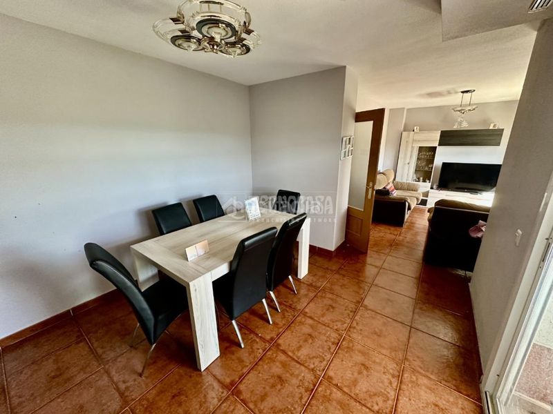 Foto c0722acd-8e01-454a-ad97-ea0ab840bb05. Casa aparellada amb calefacció aparcament a Fontanar