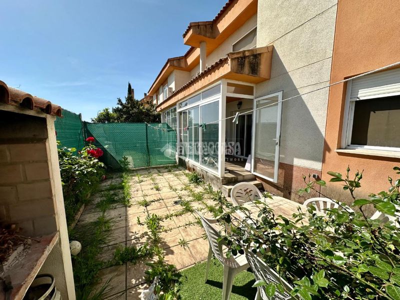 Foto c9bbacd3-6c12-4b0b-ba05-3290b1df65eb. Casa aparellada amb calefacció aparcament a Fontanar