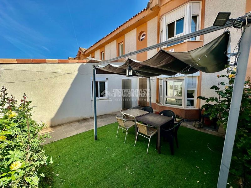 Foto f393fc84-5213-4a38-9577-730cfb115739. Casa aparellada amb calefacció aparcament a Fontanar