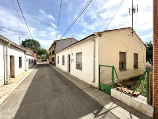 Maison jumelée à Marchamalo. Casa en venta en marchamalo