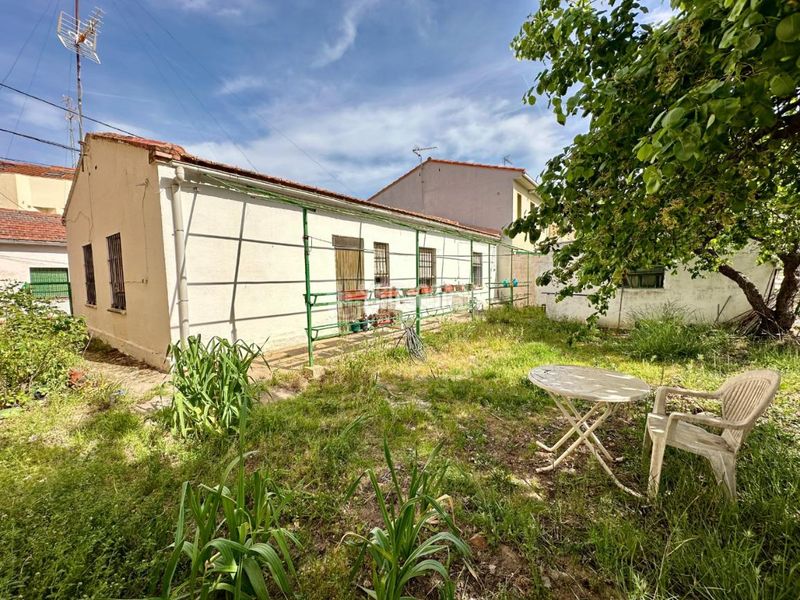 Foto 4f81fa56-8230-4ce1-a130-b24d316ecd81. Casa aparellada amb calefacció a Marchamalo