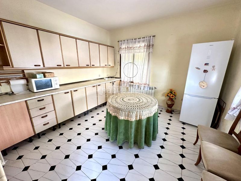 Foto 5a127a86-5010-4d22-948d-3430243e0fc9. Casa aparellada amb calefacció a Marchamalo