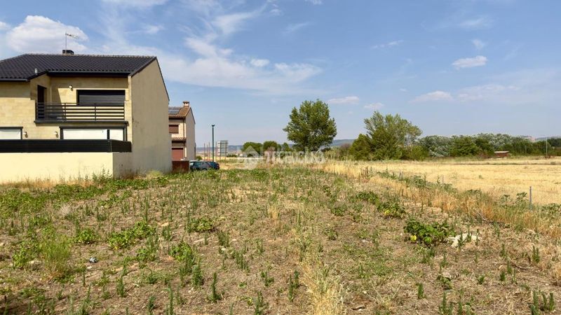 Foto a264d381-01d0-4c73-a979-39855d4e490f. Terreny residencial a Marchamalo