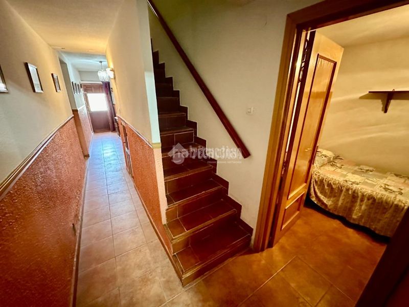 Foto 0e36530a-a464-4895-a41d-b500ecc33ce2. Casa aparellada amb calefacció a Marchamalo