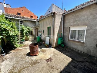 Casa aparellada a Marchamalo. Casa en venta en marchamalo